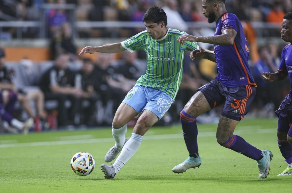 Sounders, Dynamo