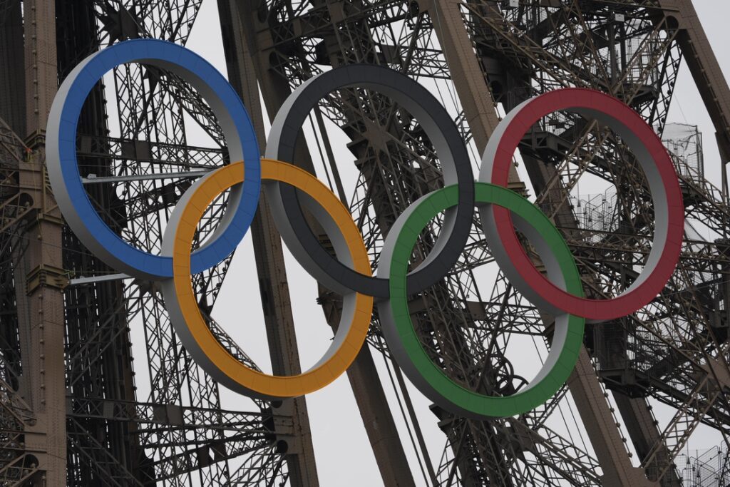 eiffel tower olympic rings