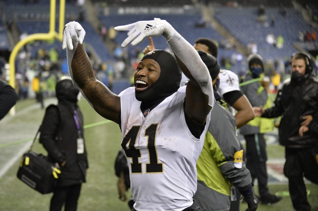 alvin kamara celebrates