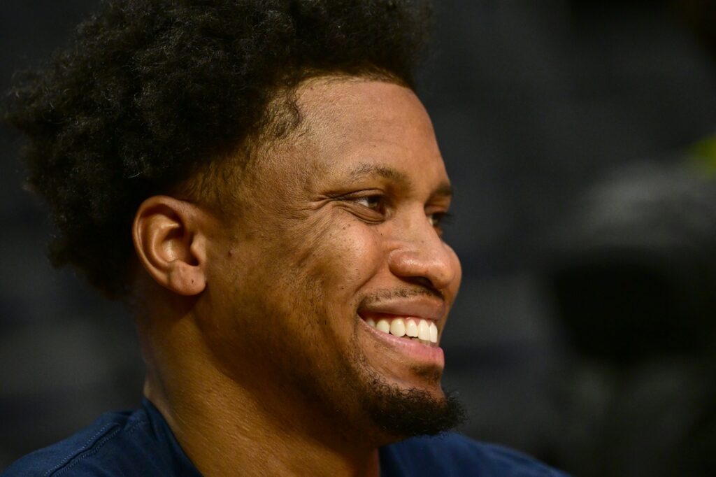 rudy gay warms
