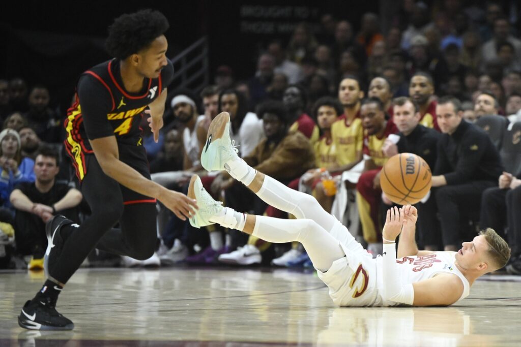 Hawks, Cavaliers