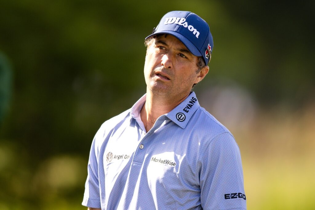 Kevin Kisner reacts