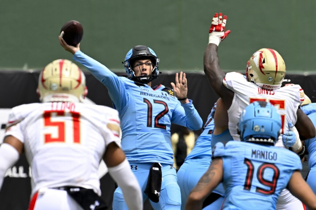 Arlington Renegades quarterback Luis Perez (12) passes for a touchdown