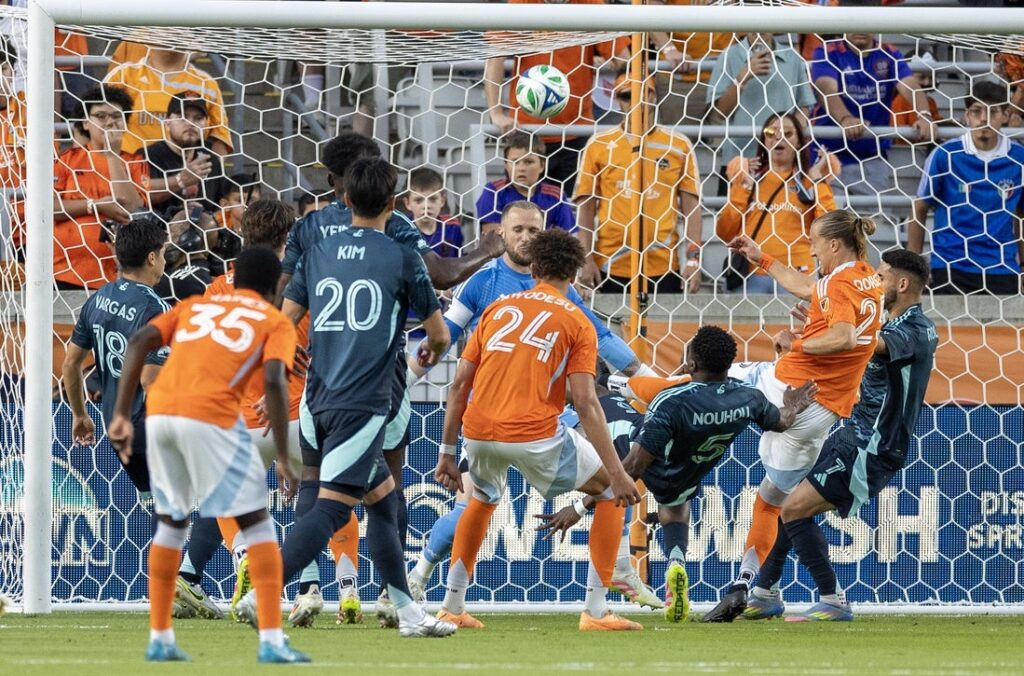 Sounders, Dynamo