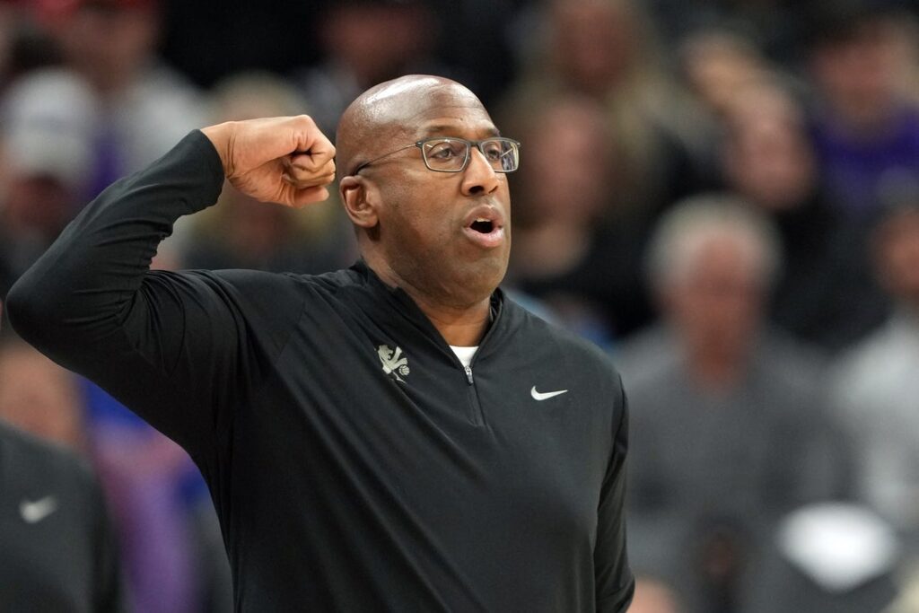kings mike brown
