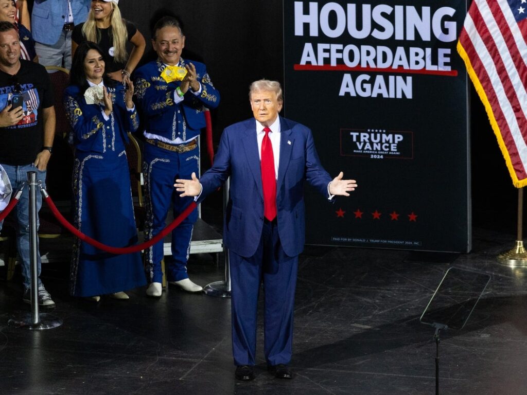 donald trump podium