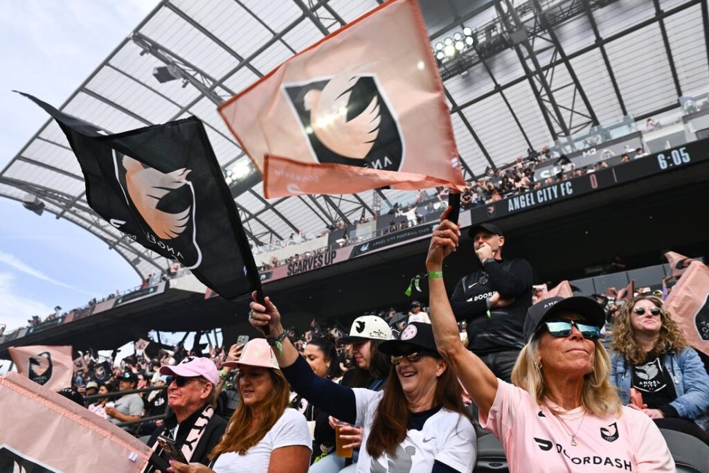 nwsl fans, bmo