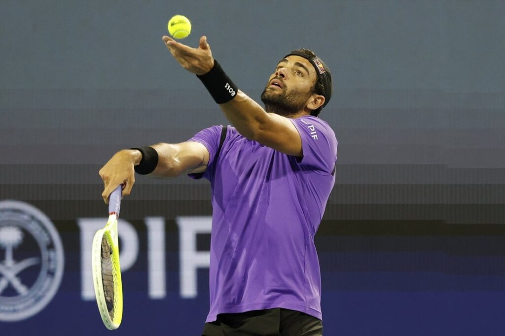 Matteo Berrettini serve