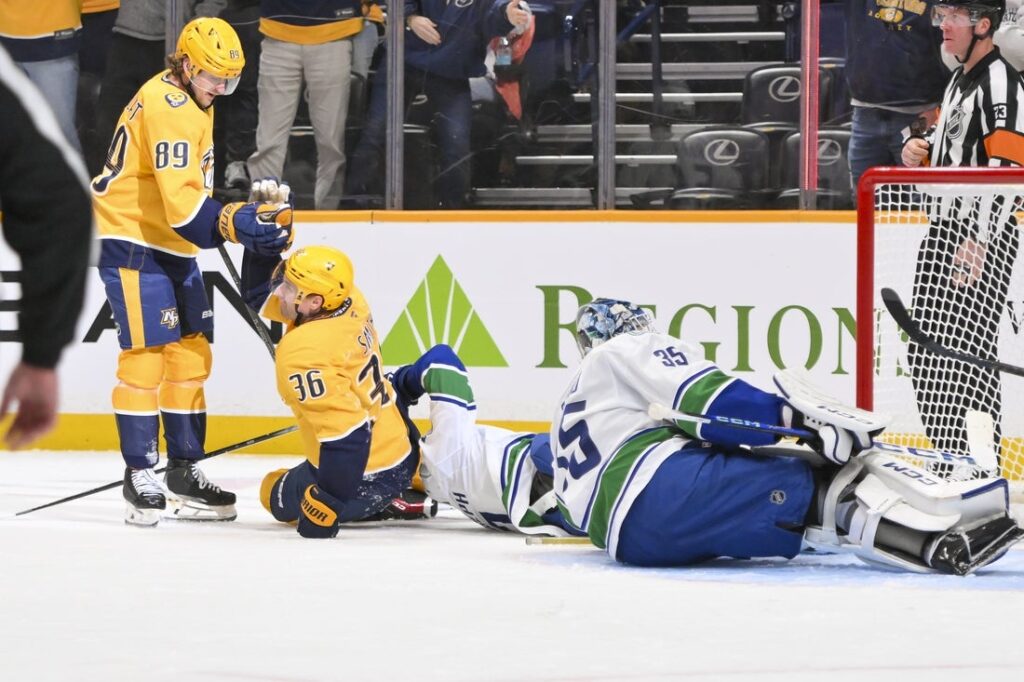 Predators, Canucks