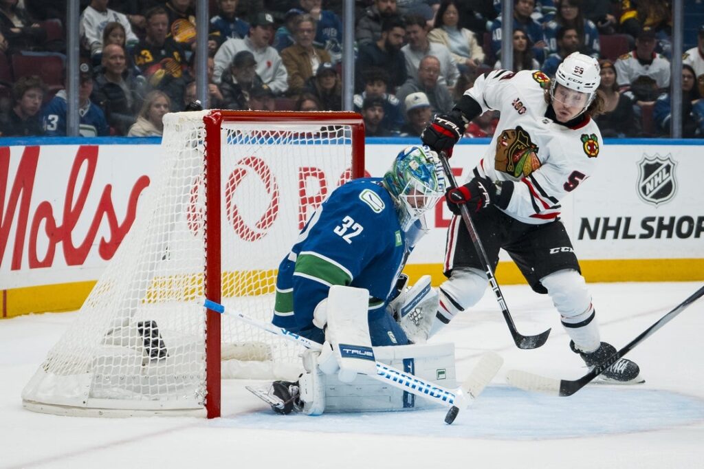 Blackhawks, Canucks