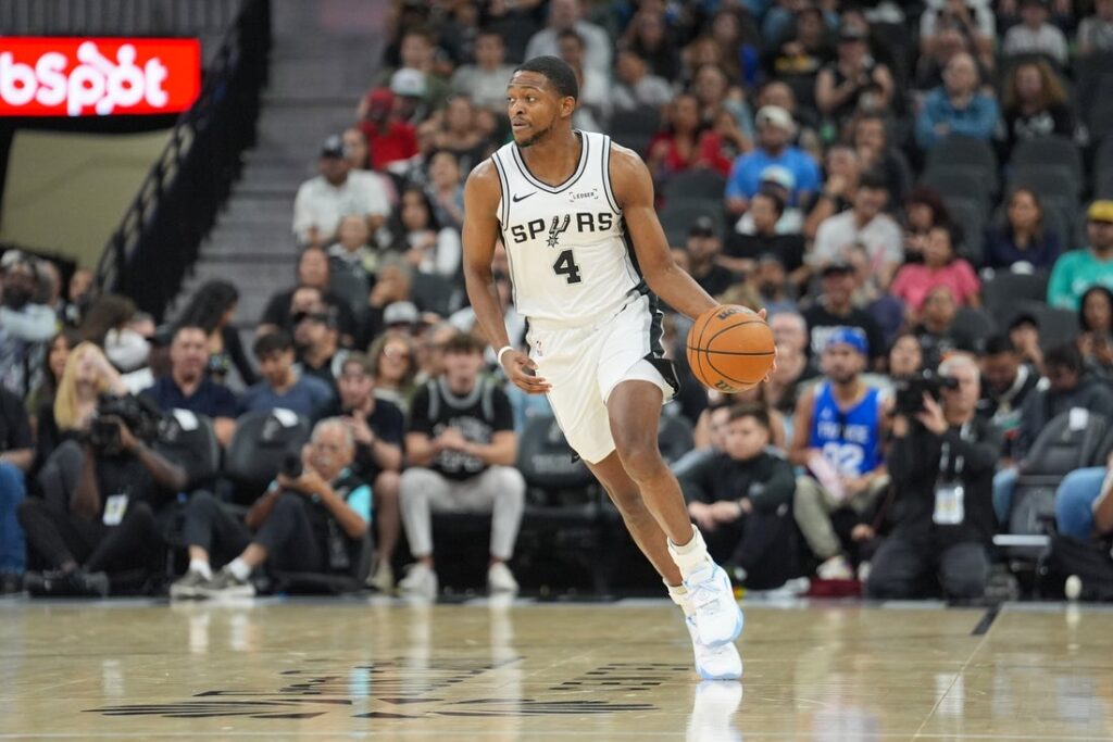 Spurs Fox