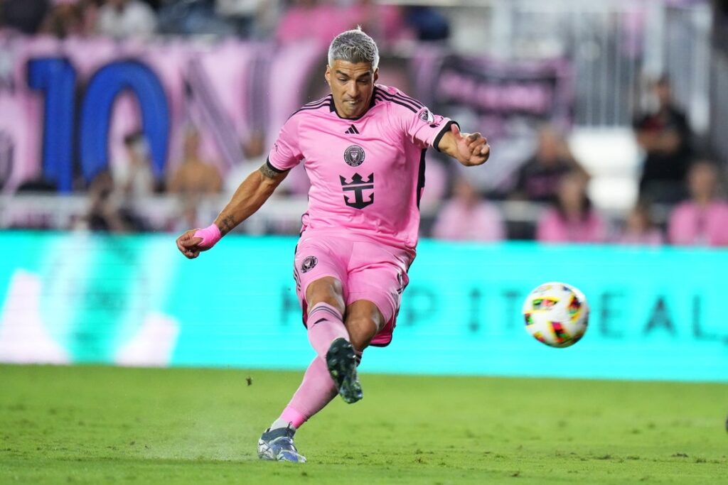 luis suarez inter miami kick