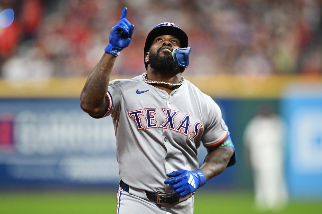 OF Adolis Garcia officially signs 1-year deal with Phillies