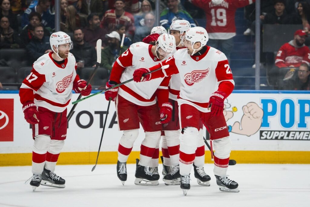 Red Wings, Canucks