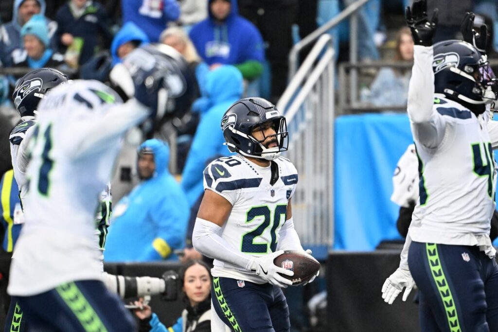 Seahawks, Panthers